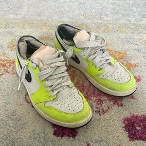 Jordan 1 Retro High OG "Visionaire" (Volt-Black-Sail), cut offs